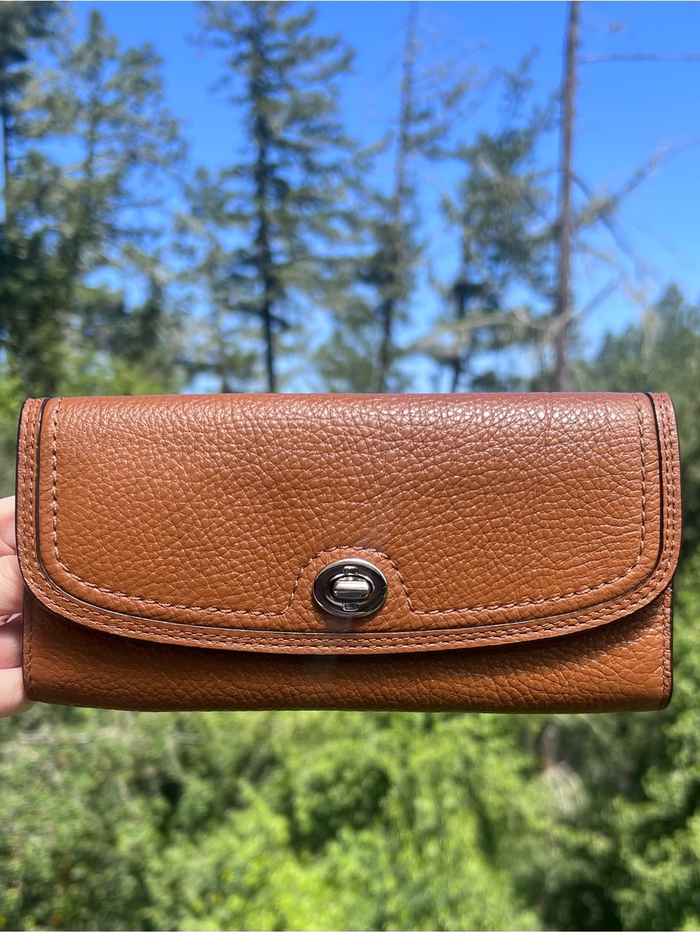 VINTAGE COACH Tan Pebble Leather w Silver Hardware Turnlock Envelope Wallet